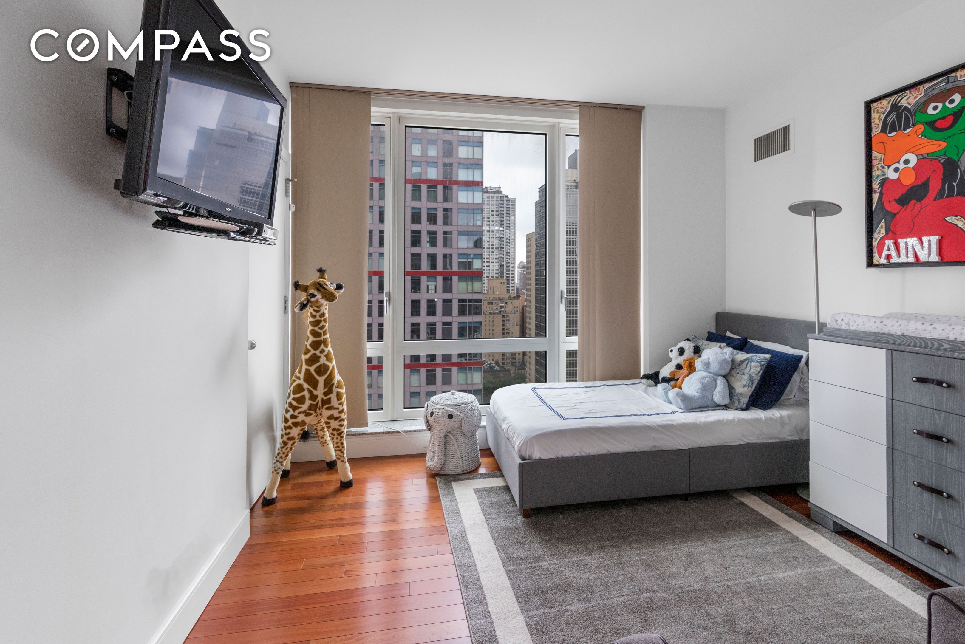 #7 photo, 250 E 53rd Street, मैनहटन Midtown East , NY 10022