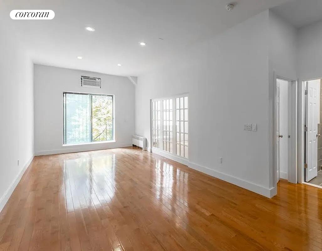 #3 photo, 220 W 14TH Street, West Village , NY 10011