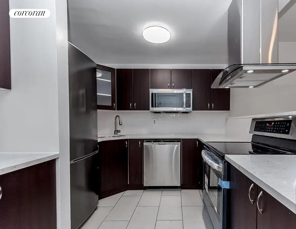 #5 photo, 220 W 14TH Street, West Village , NY 10011