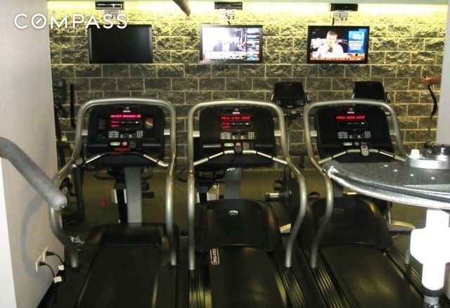 #10 photo, 300 E 74th Street, 맨해튼 Lenox Hill , NY 10021