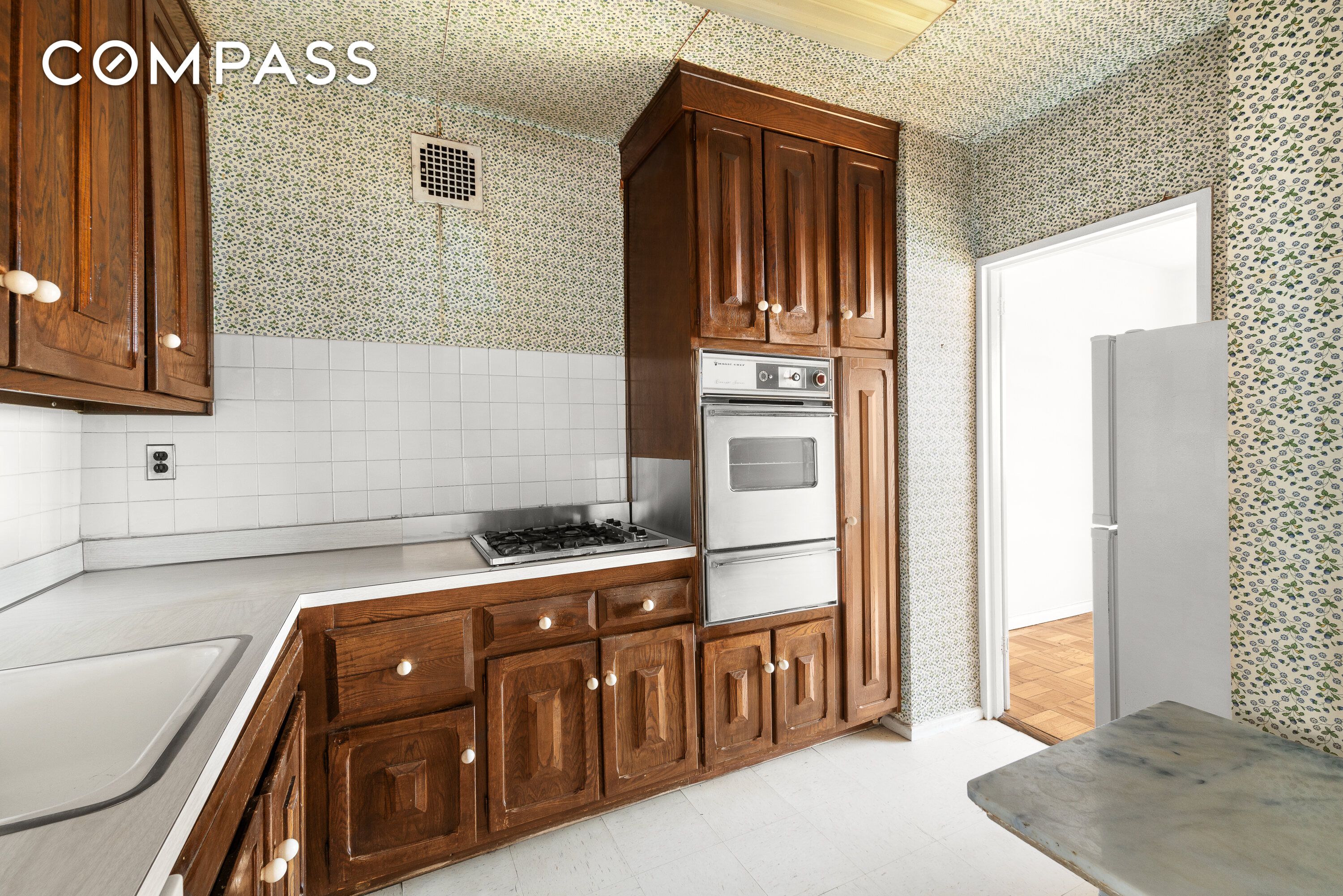 #5 photo, 300 E 74th Street, 맨해튼 Lenox Hill , NY 10021