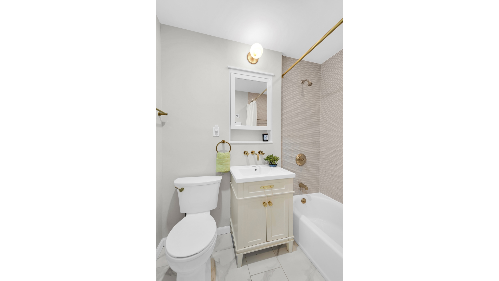 #7 photo, 599 E 7TH Street, Kensington , NY 11218