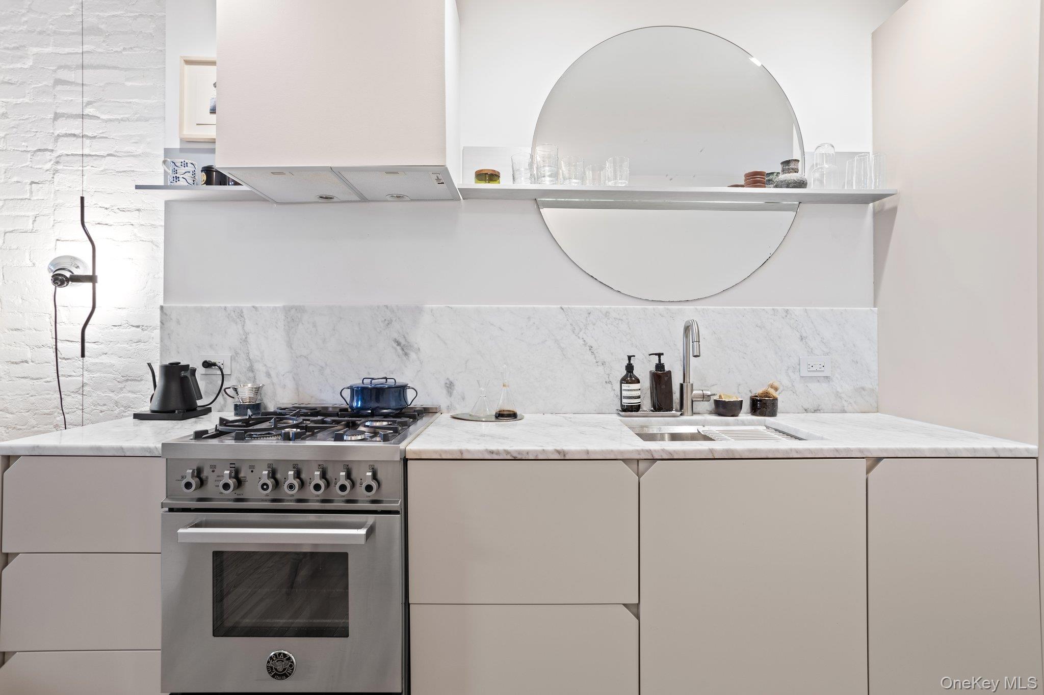 #4 photo, 537 Clinton Street, 브루클린 Brooklyn , NY 11231