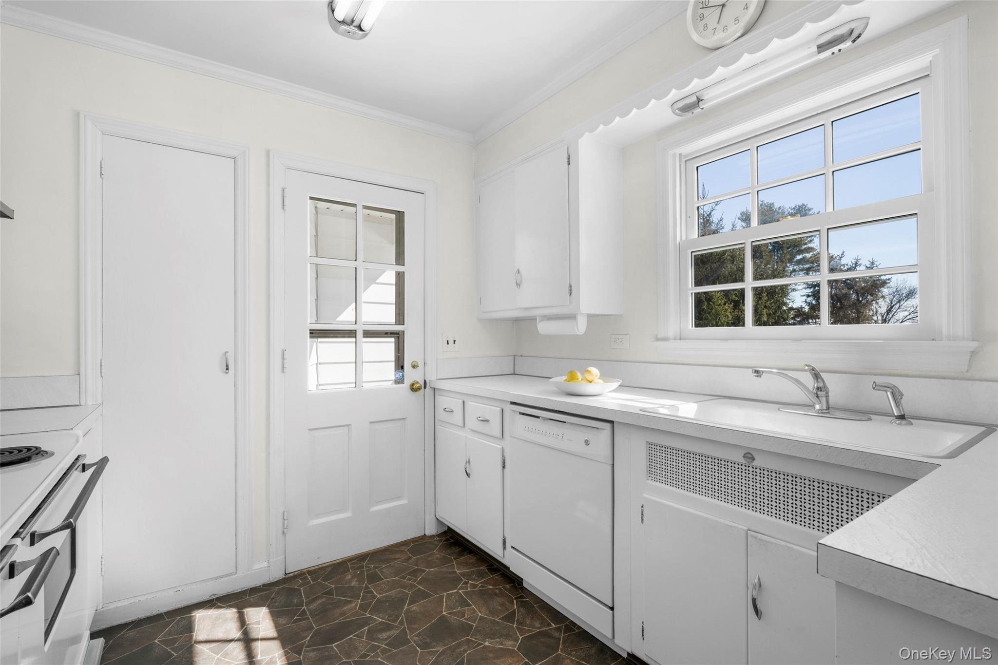 #11 photo, 35 Byron Lane, Larchmont , NY 10538