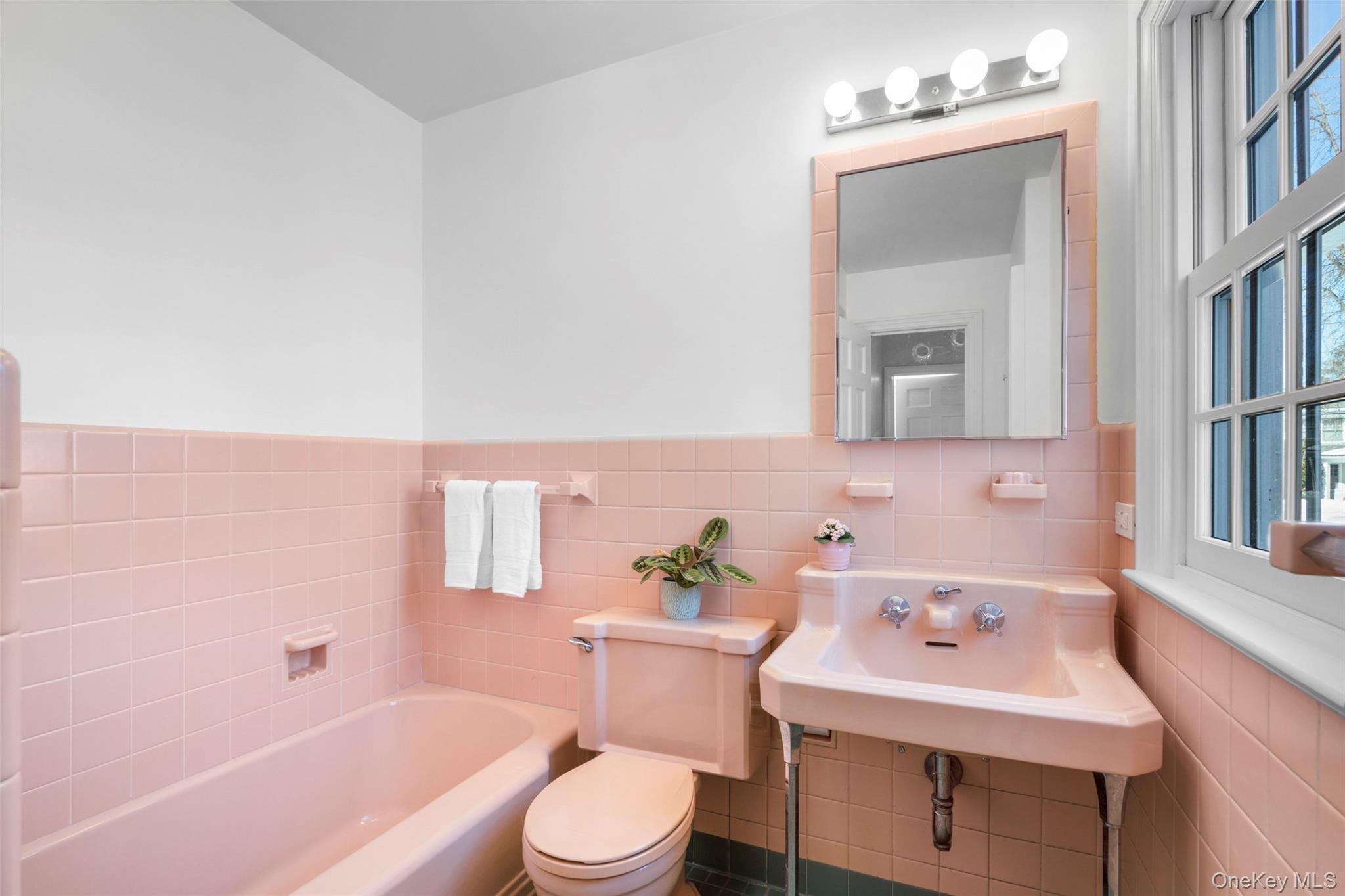 #16 photo, 35 Byron Lane, Larchmont , NY 10538