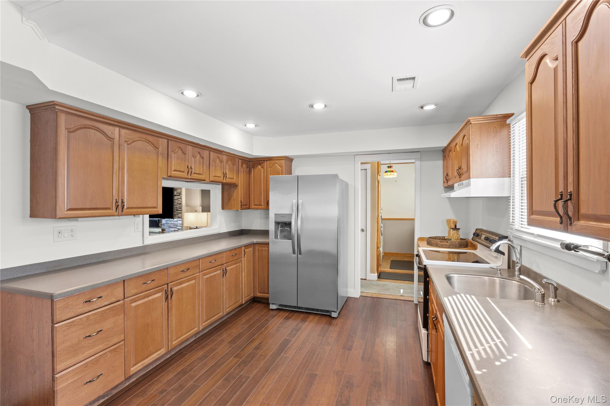 #15 photo, 193 Glen Summer Road, Holbrook , NY 11741