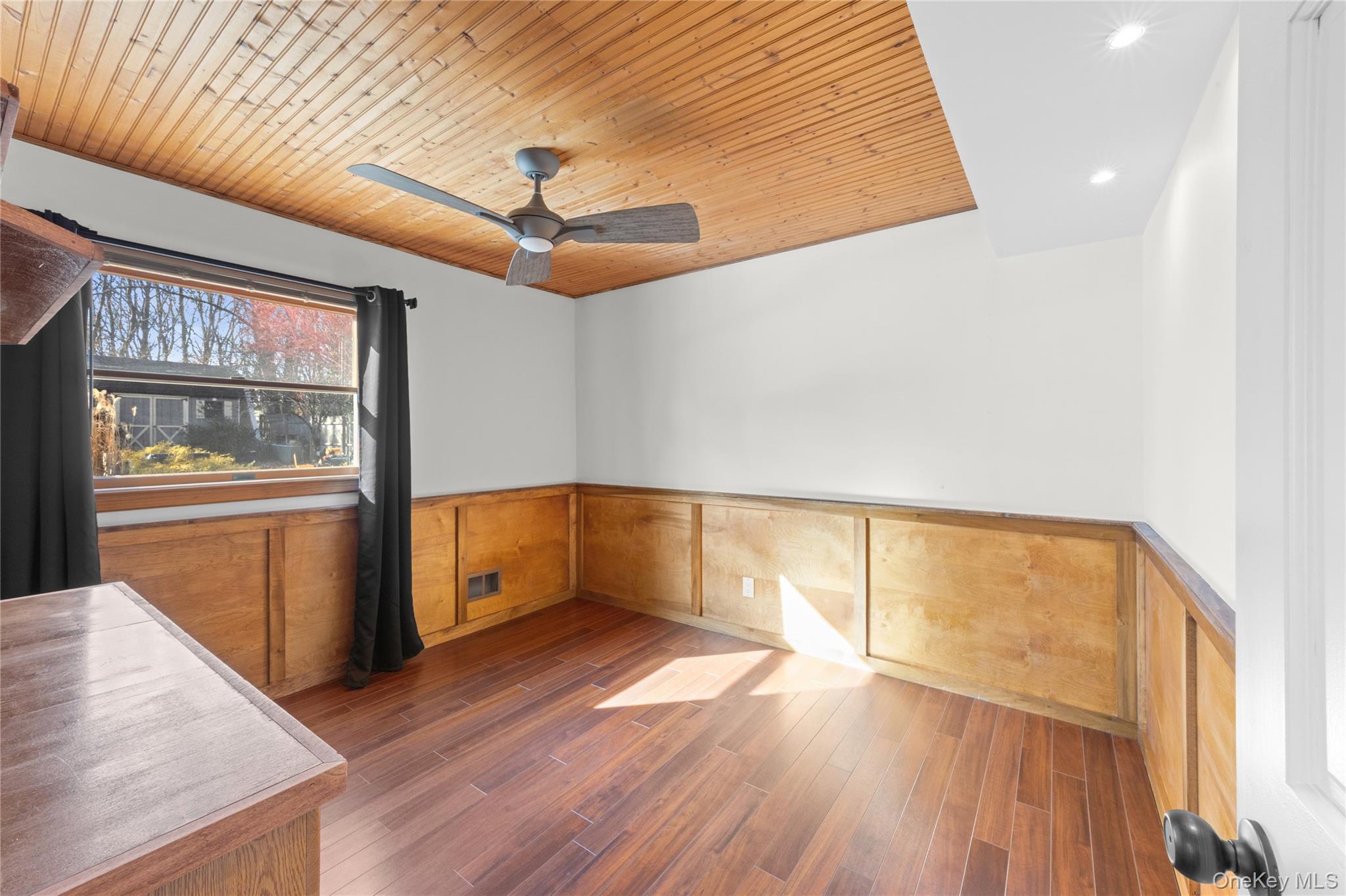 #19 photo, 193 Glen Summer Road, Holbrook , NY 11741