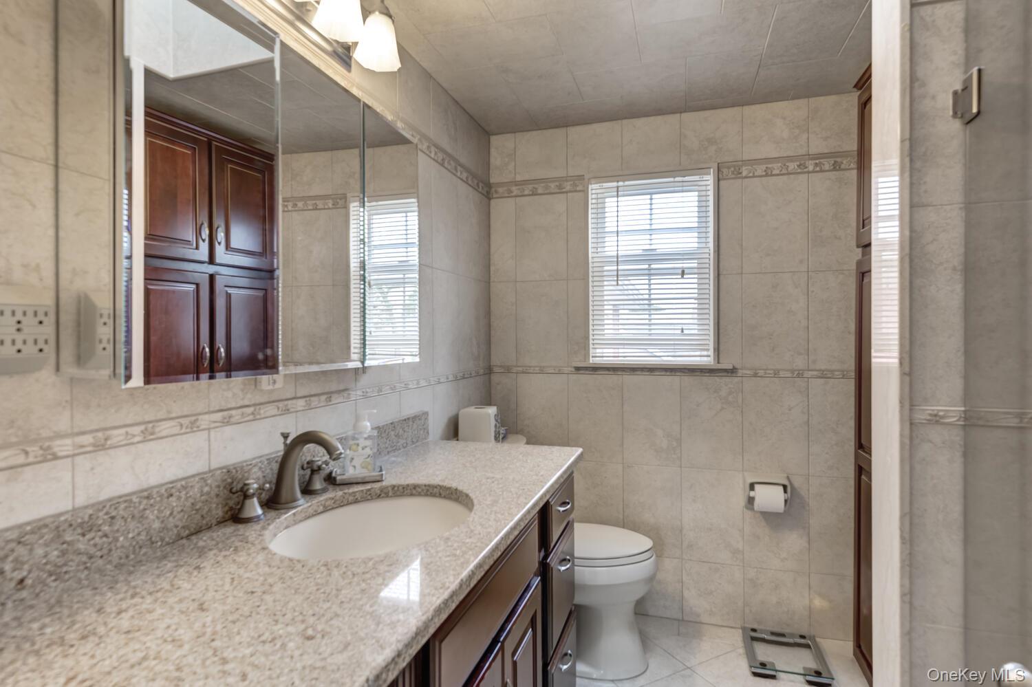 #18 photo, 18 Loring Road, מחוז נסאו Levittown , NY 11756