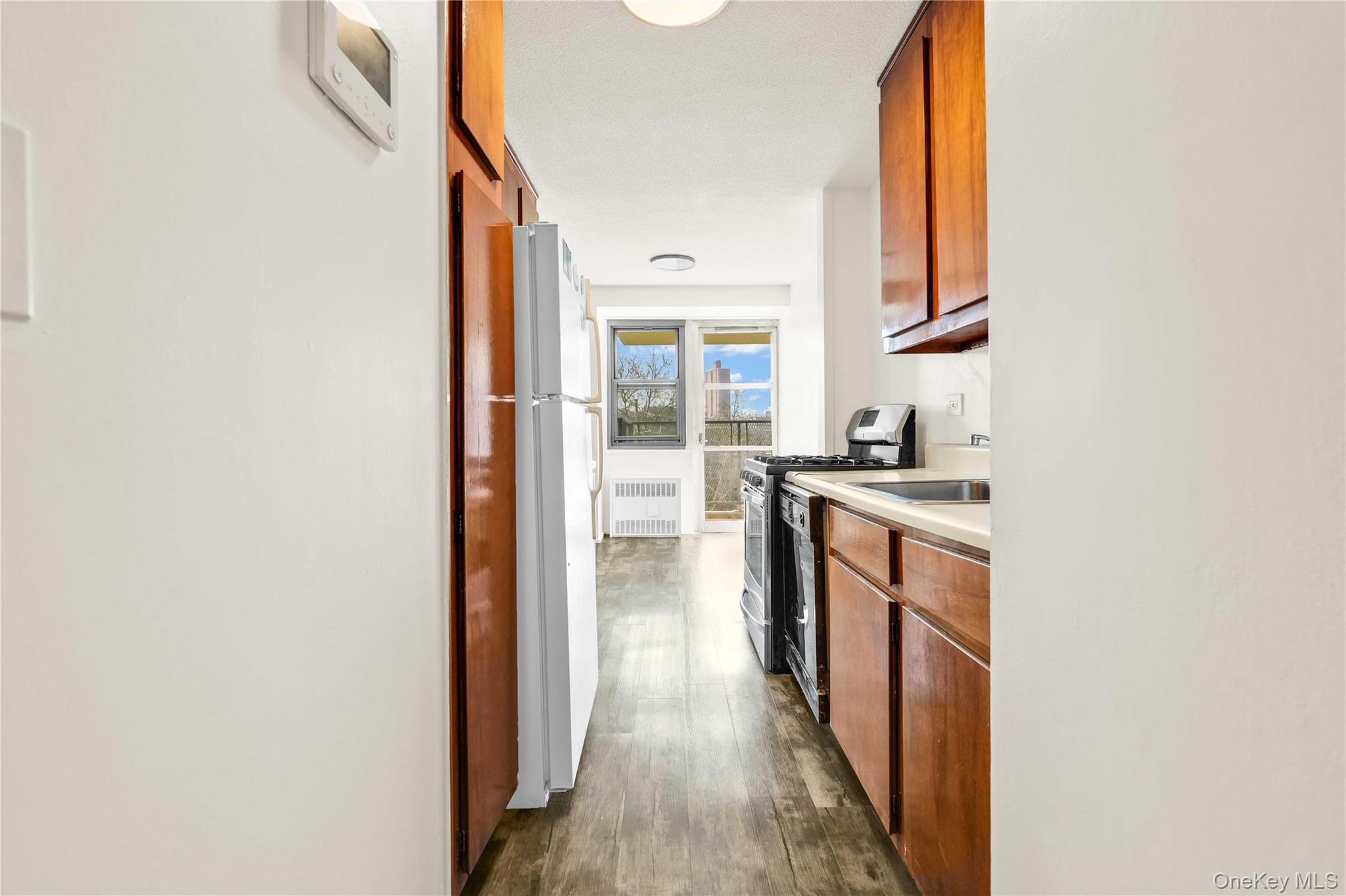 #13 photo, 290 W 232nd Street, Bronx , NY 10463