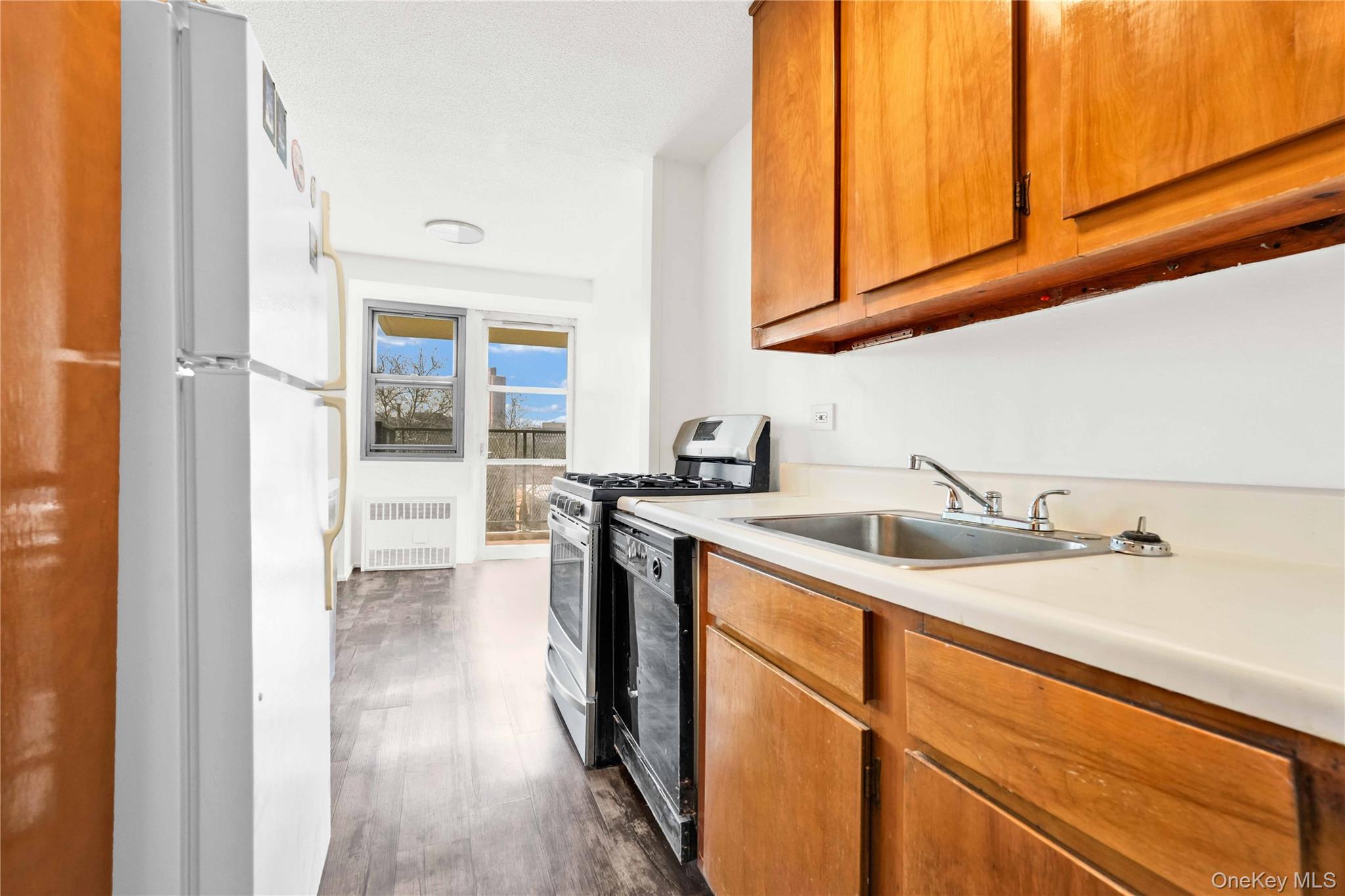 #14 photo, 290 W 232nd Street, Bronx , NY 10463