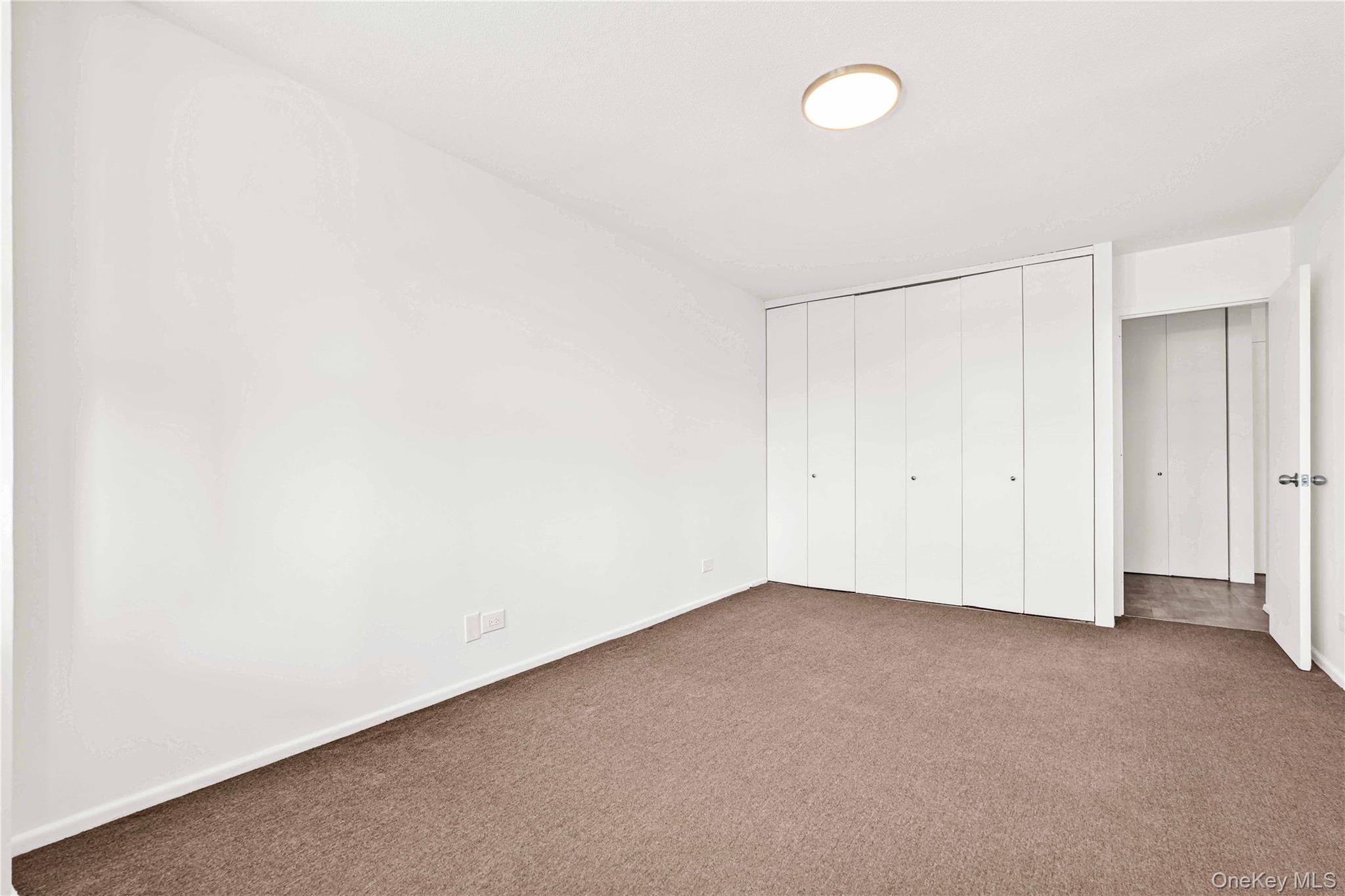 #18 photo, 290 W 232nd Street, Bronx , NY 10463