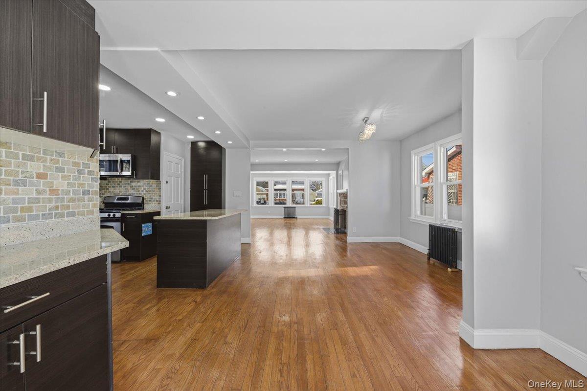 #19 photo, 10973 200th Street, קווינס Saint Albans , NY 11412