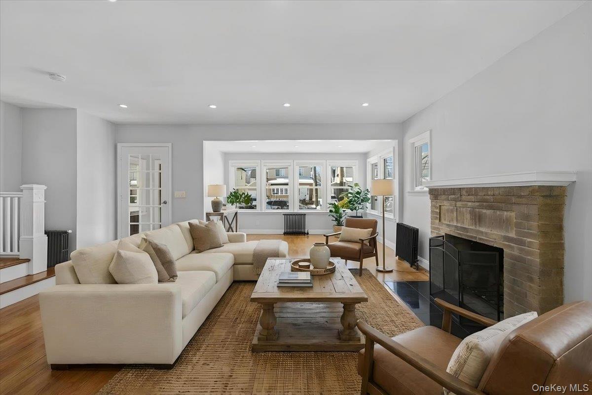 #8 photo, 10973 200th Street, קווינס Saint Albans , NY 11412