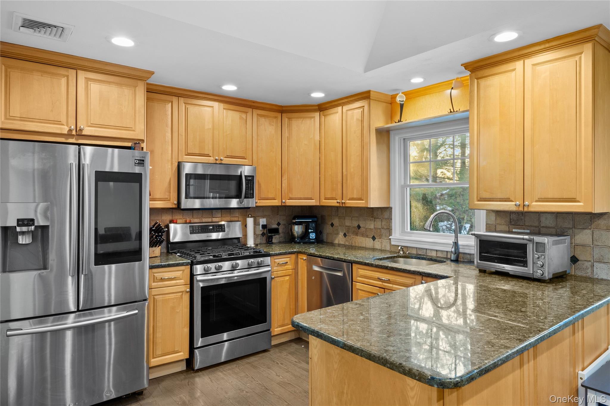 #2 photo, 21 Rawlings Drive, سوفولك Melville , NY 11747