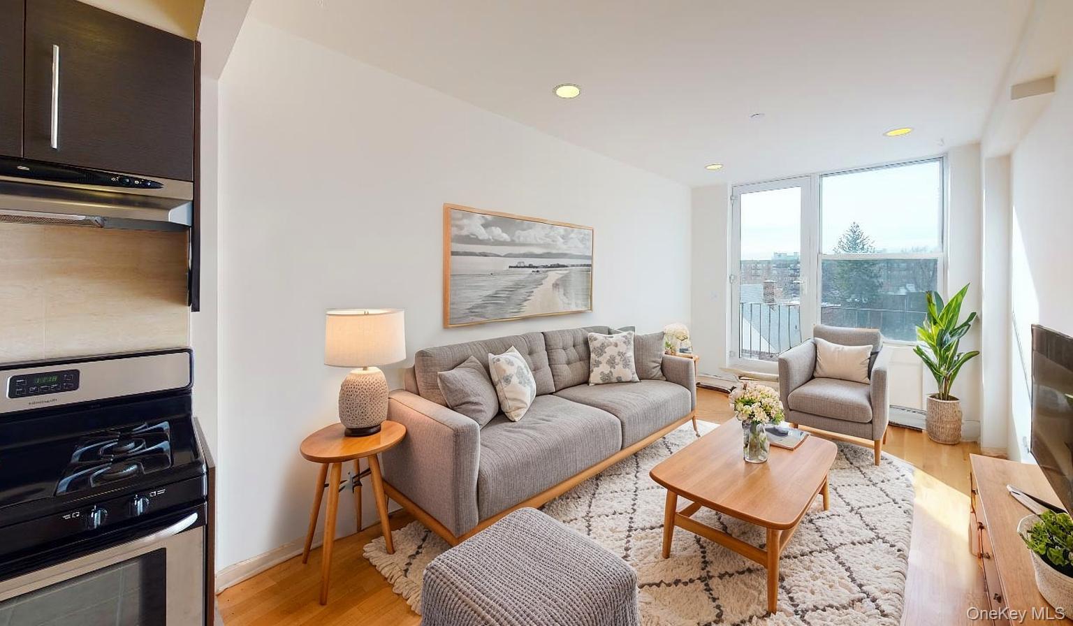 #1 photo, 67-09 Austin Street, Куинс ‖ Forest Hills , NY 11375