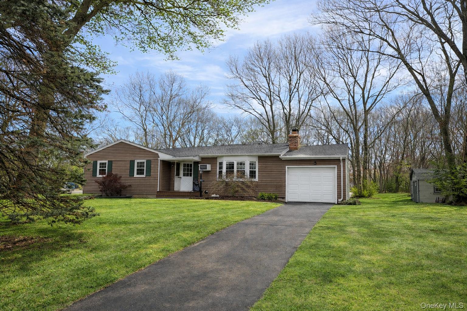 #1 photo, 307 Norwalk Avenue, 롱 아일랜드 Medford , NY 11763