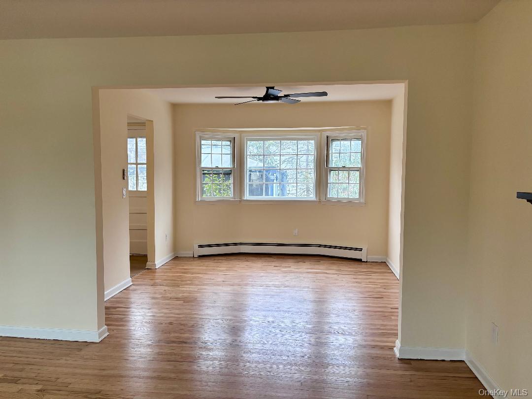 #7 photo, 307 Norwalk Avenue, サフォーク郡 Medford , NY 11763