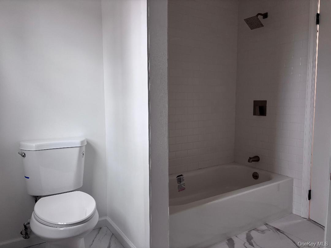 #9 photo, 307 Norwalk Avenue, サフォーク郡 Medford , NY 11763