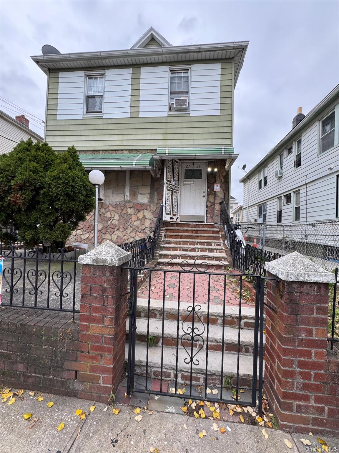 #1 photo, 2724 Gillmore Street, 뉴욕퀸즈 East Elmhurst , NY 11369