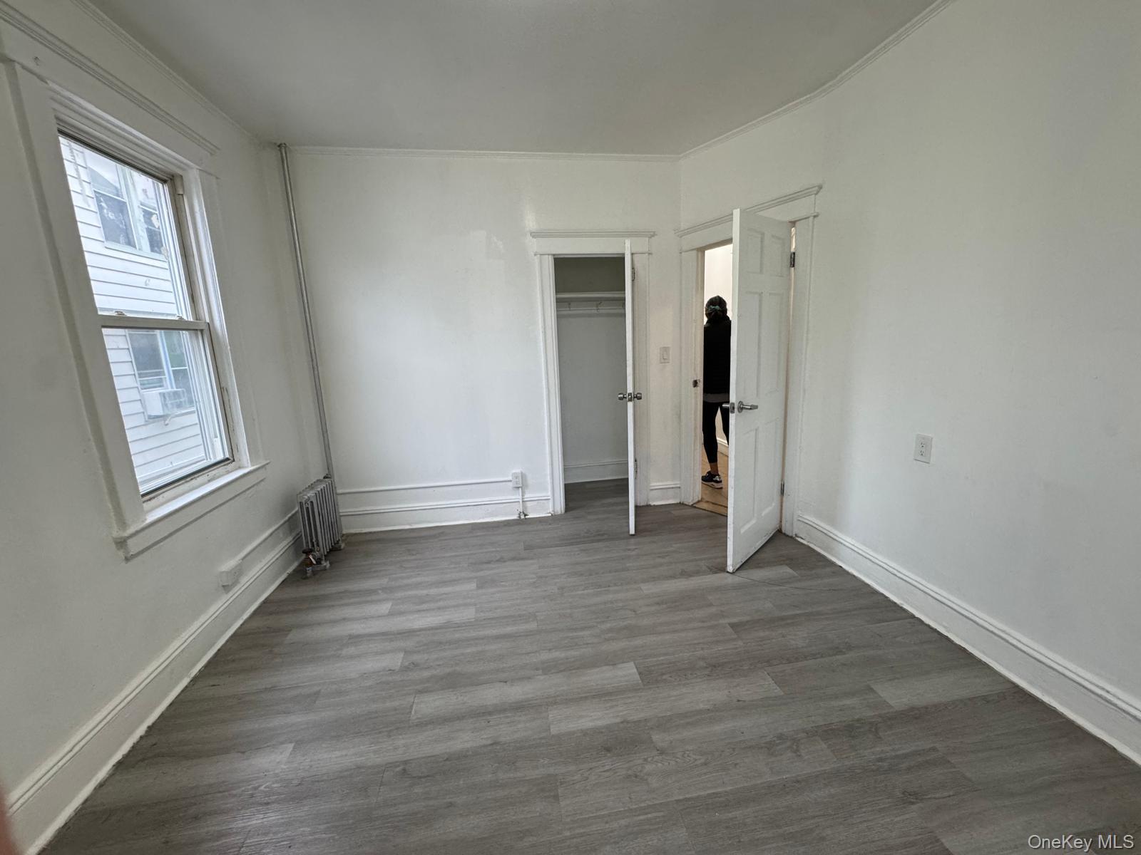 #4 photo, 2724 Gillmore Street, 뉴욕퀸즈 East Elmhurst , NY 11369