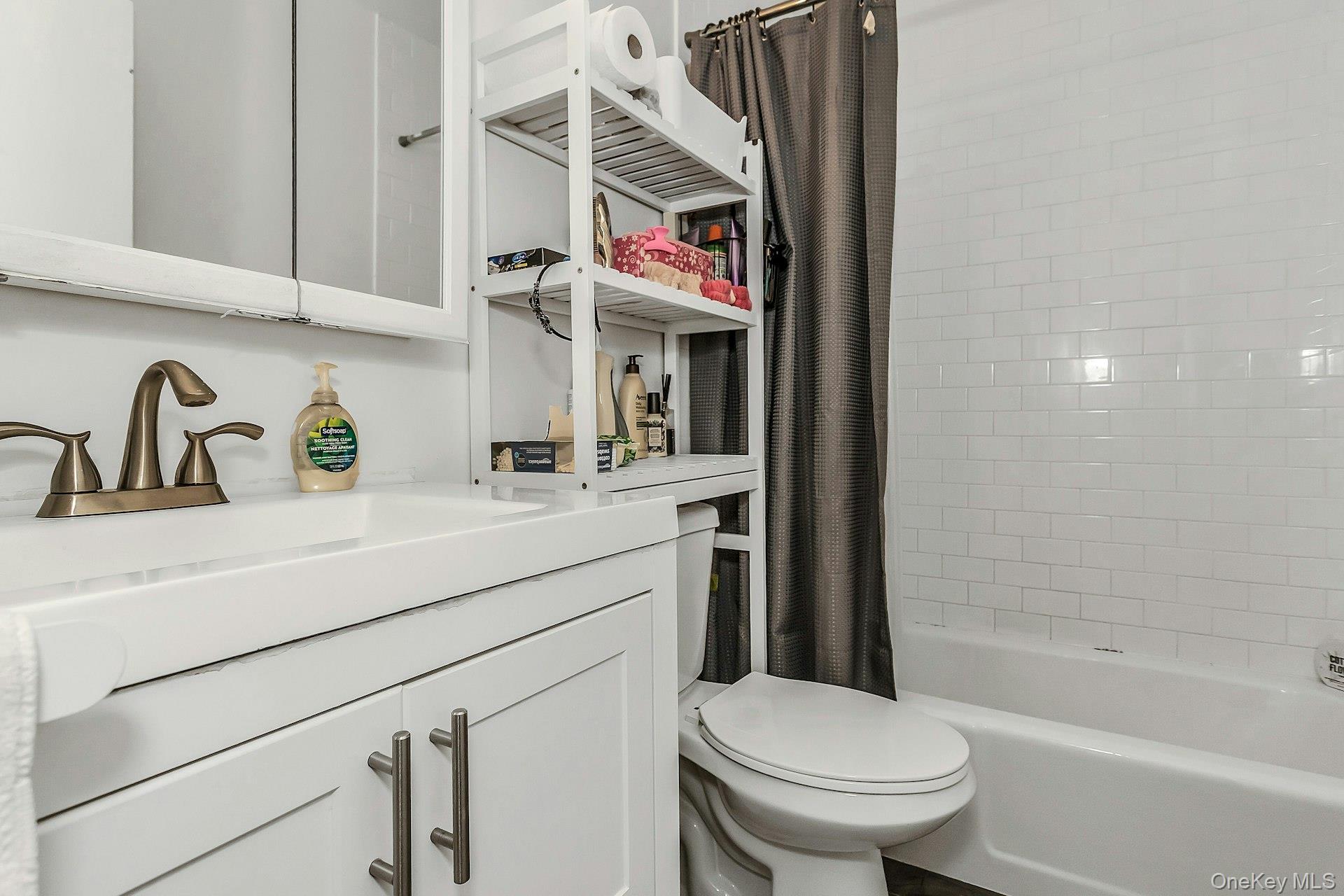 #17 photo, 2 Bay Club, Bayside , NY 11360