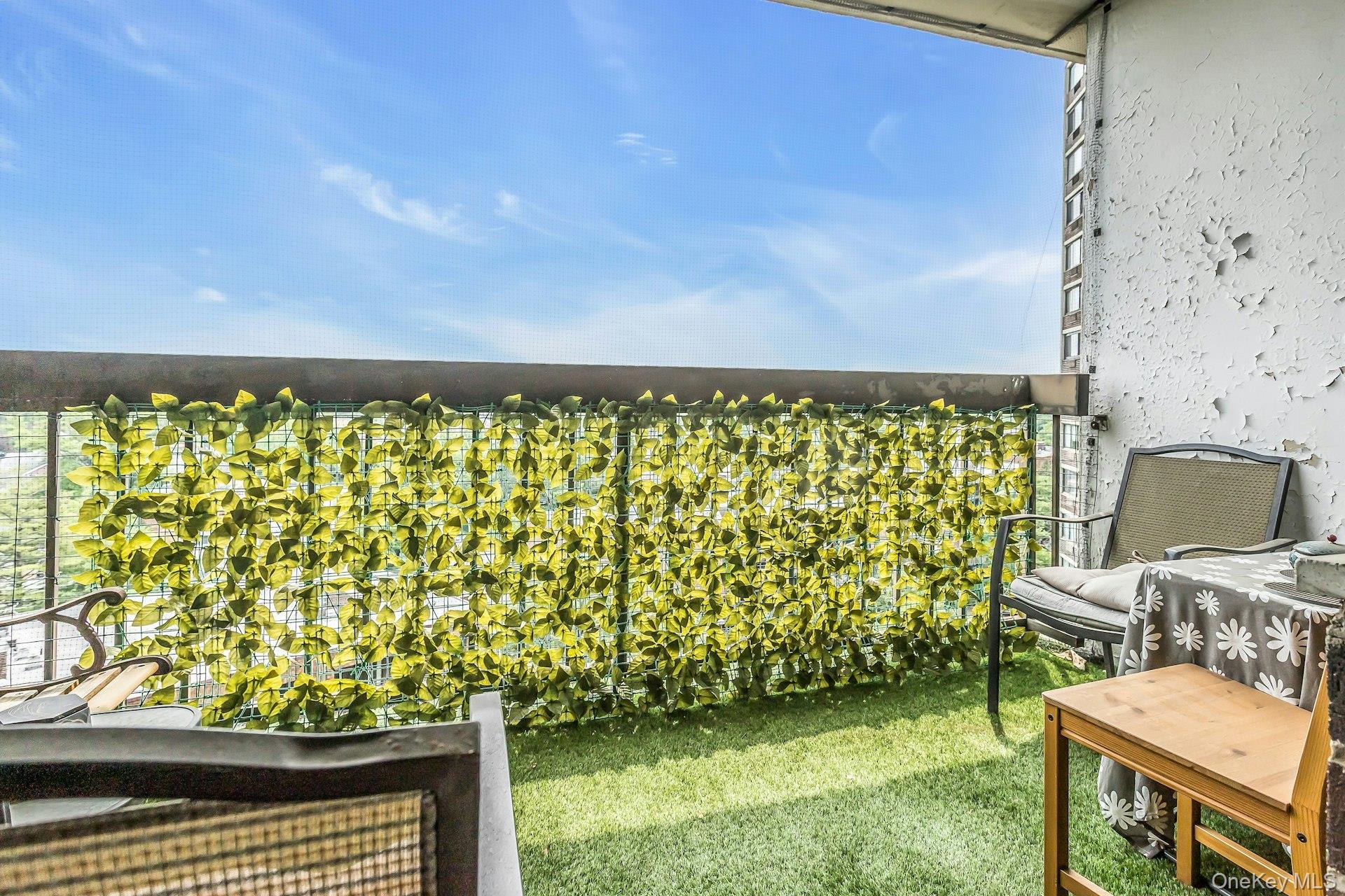 #18 photo, 2 Bay Club, Bayside , NY 11360