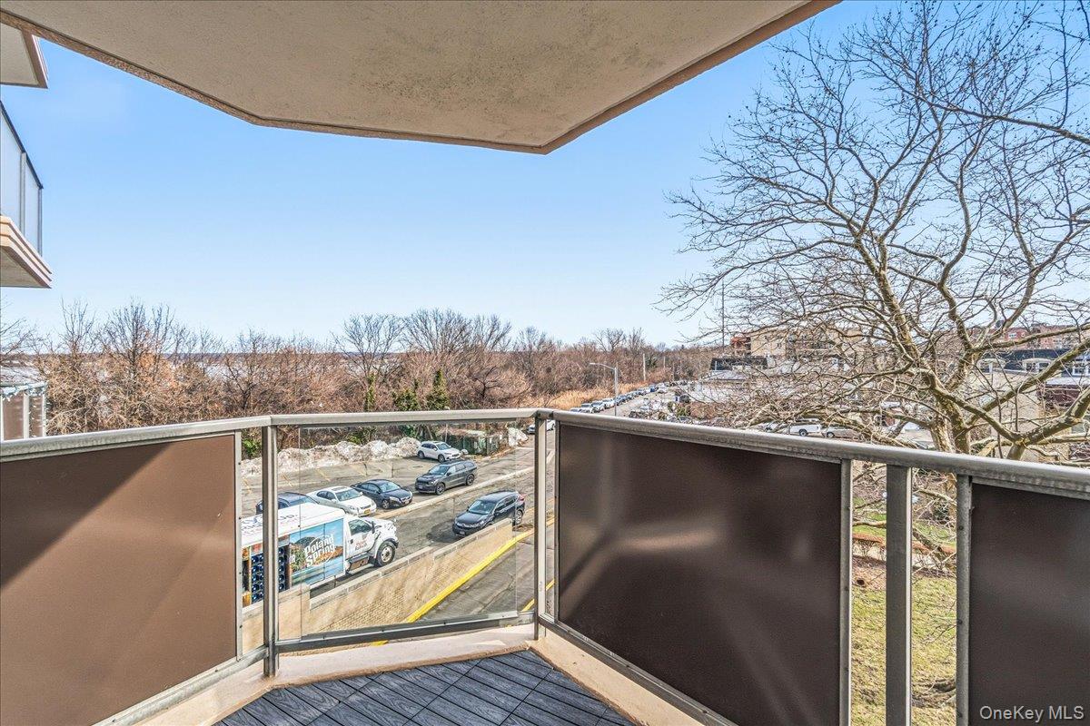 #12 photo, 18-15 215th Street, קווינס Bayside , NY 11360