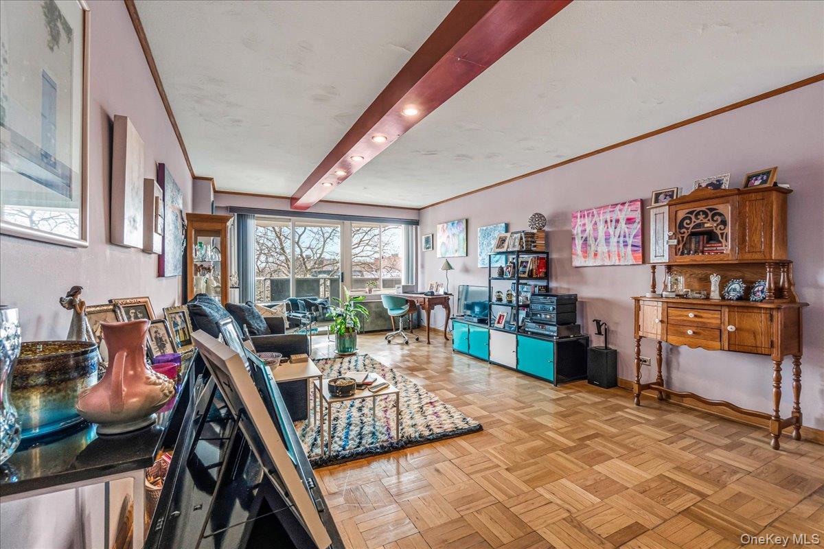 #6 photo, 18-15 215th Street, קווינס Bayside , NY 11360