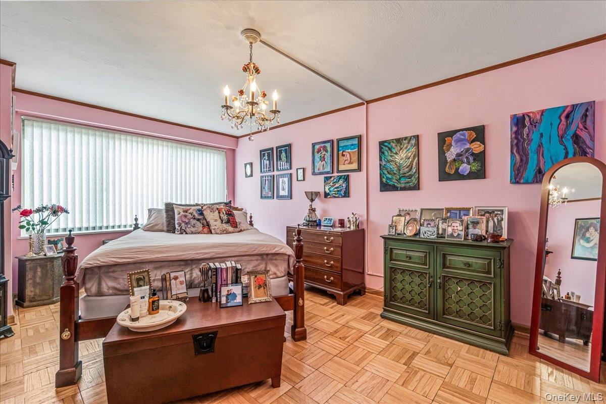 #7 photo, 18-15 215th Street, קווינס Bayside , NY 11360