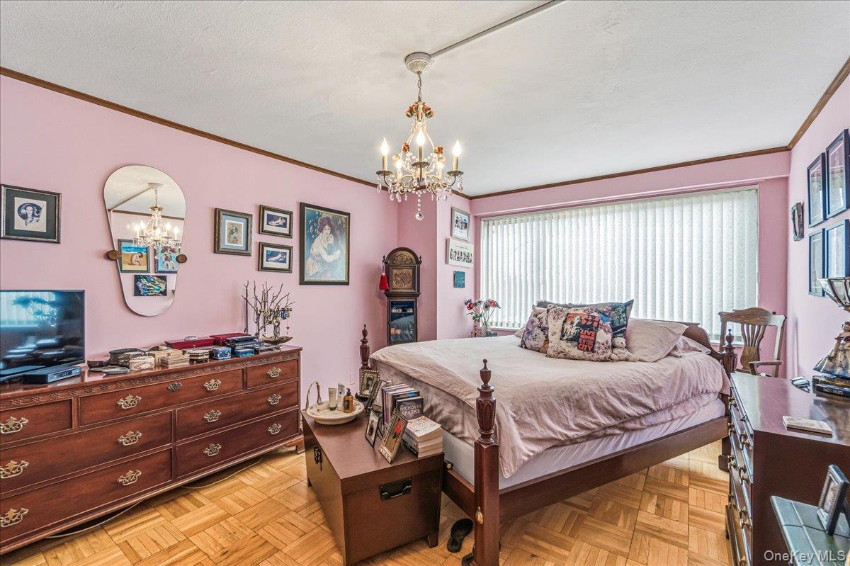 #8 photo, 18-15 215th Street, קווינס Bayside , NY 11360