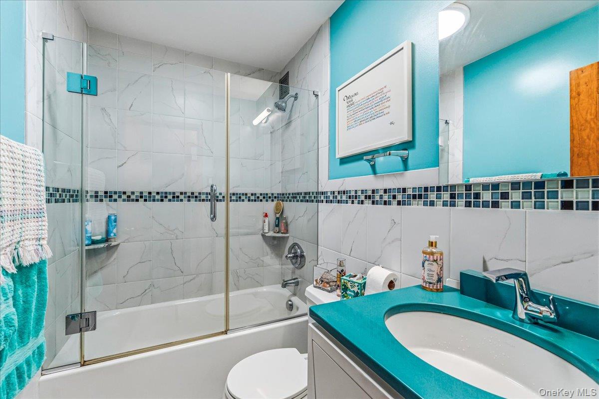 #9 photo, 18-15 215th Street, קווינס Bayside , NY 11360