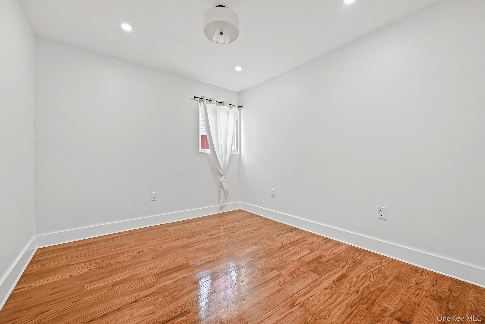 #18 photo, 191-30 113th Avenue, קווינס Saint Albans , NY 11412