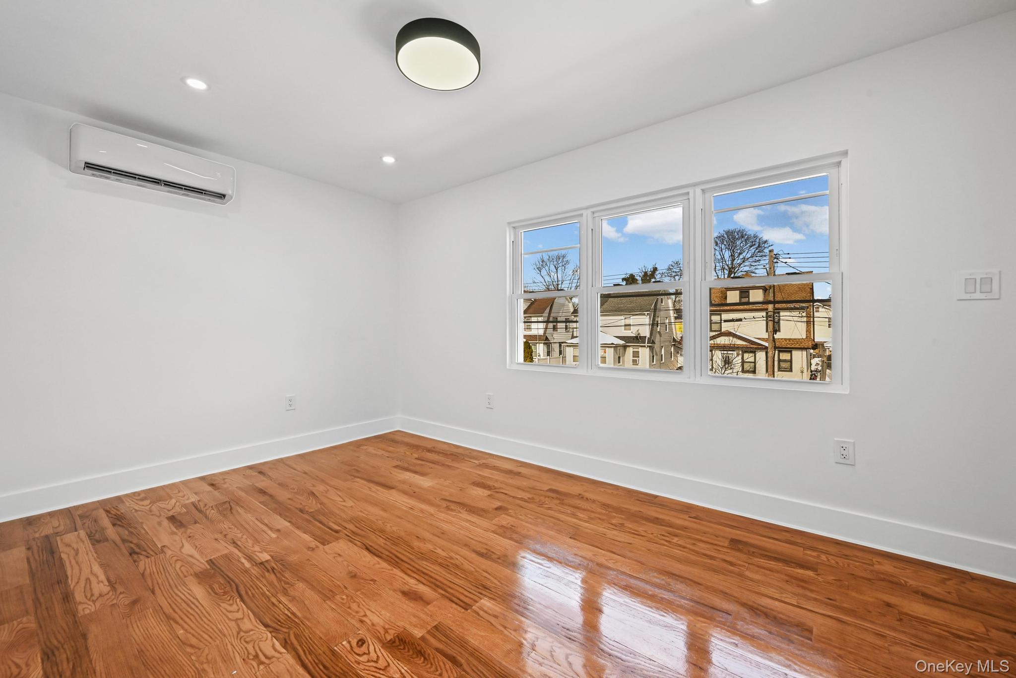 #19 photo, 191-30 113th Avenue, קווינס Saint Albans , NY 11412