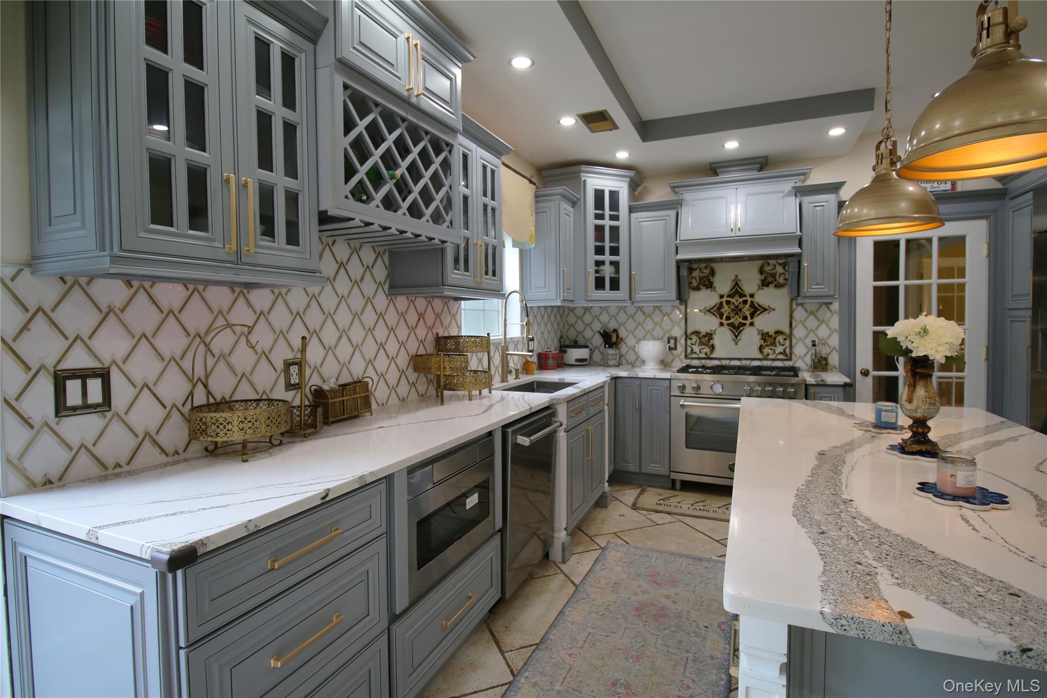 #13 photo, 469 Donald Boulevard, সাফোক কাউন্টি Holbrook , NY 11741