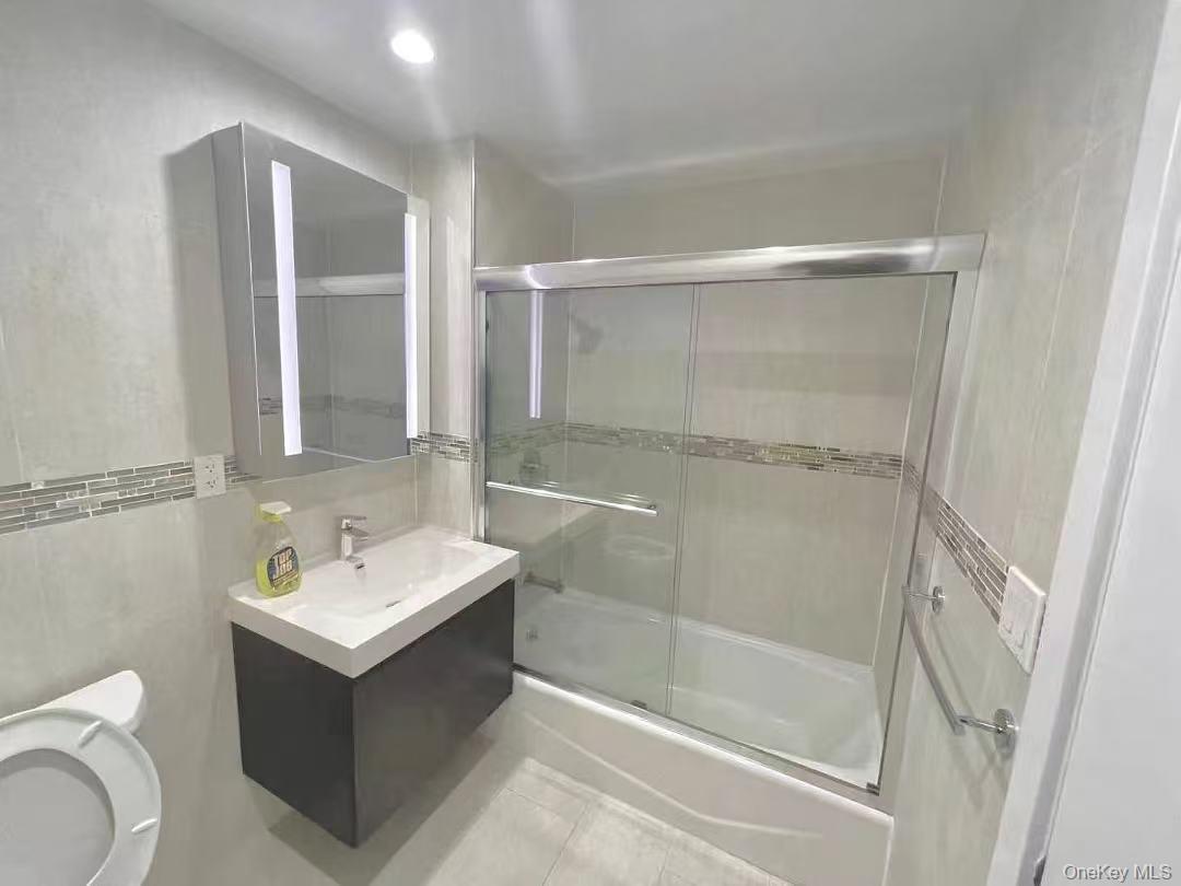 #4 photo, 158-15 Union Turnpike, Куинс ‖ Fresh Meadows , NY 11366