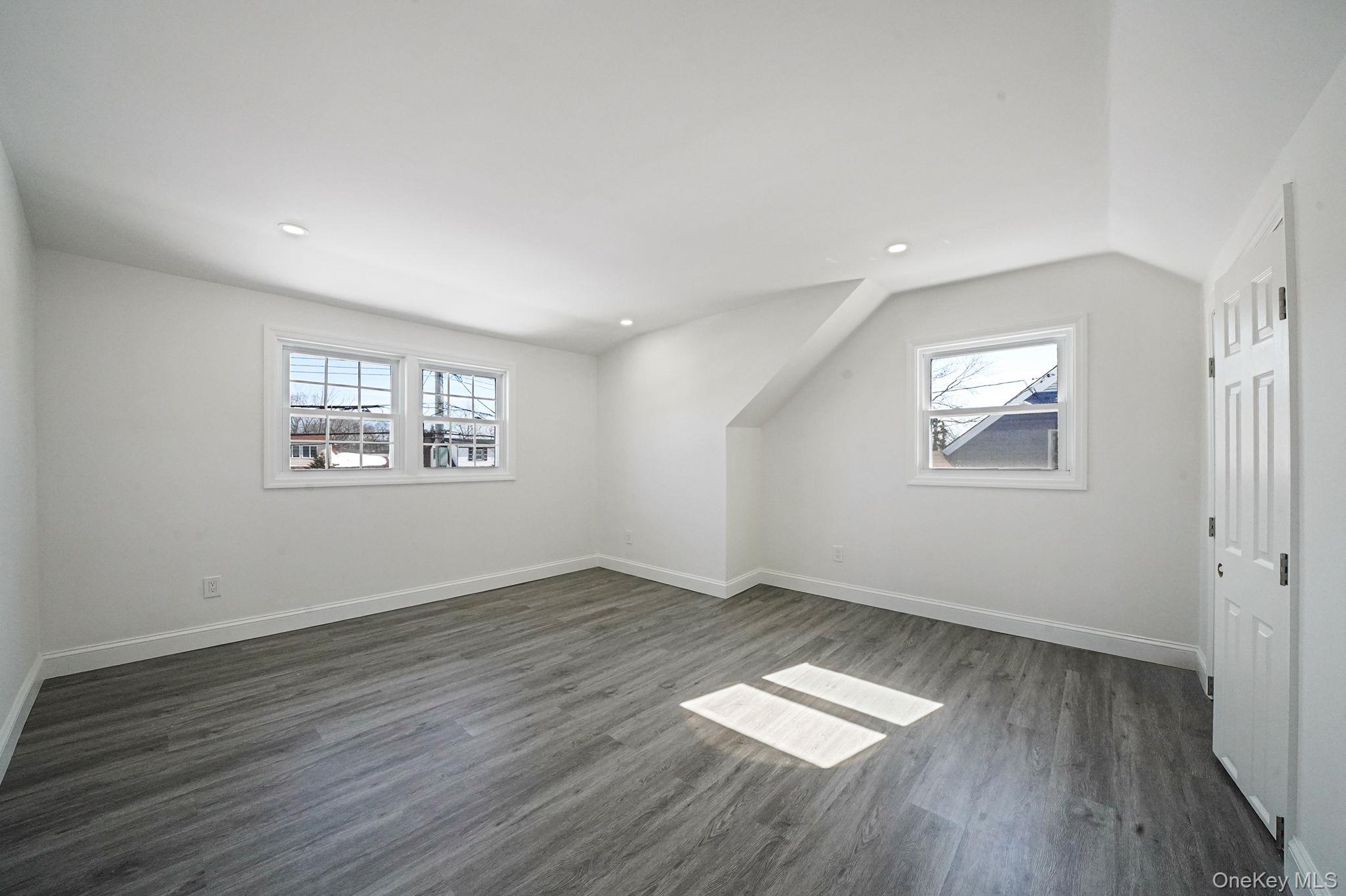 #11 photo, 30 Jean Drive, Саффолк ‖ North Babylon , NY 11703