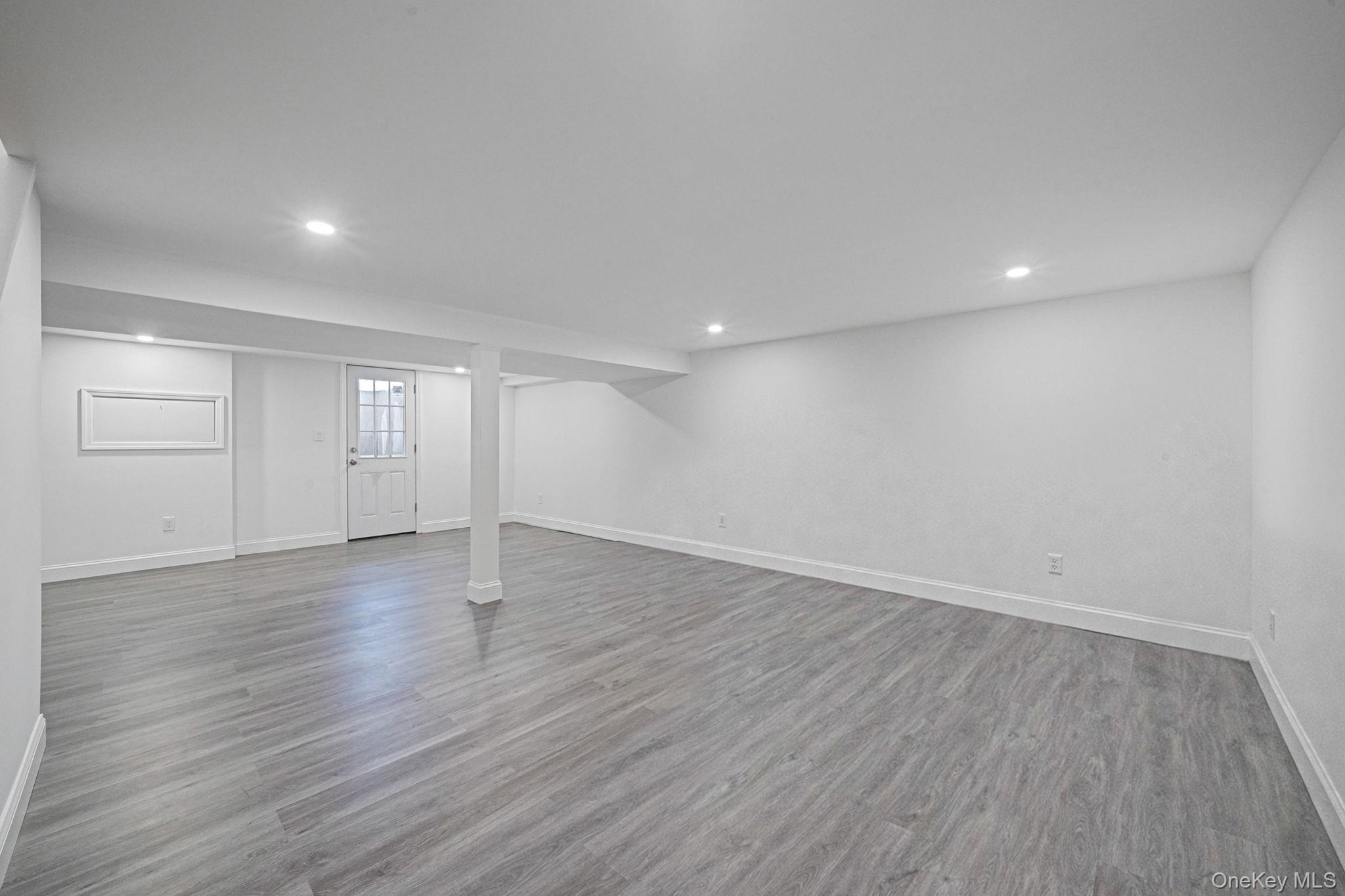 #16 photo, 30 Jean Drive, Саффолк ‖ North Babylon , NY 11703