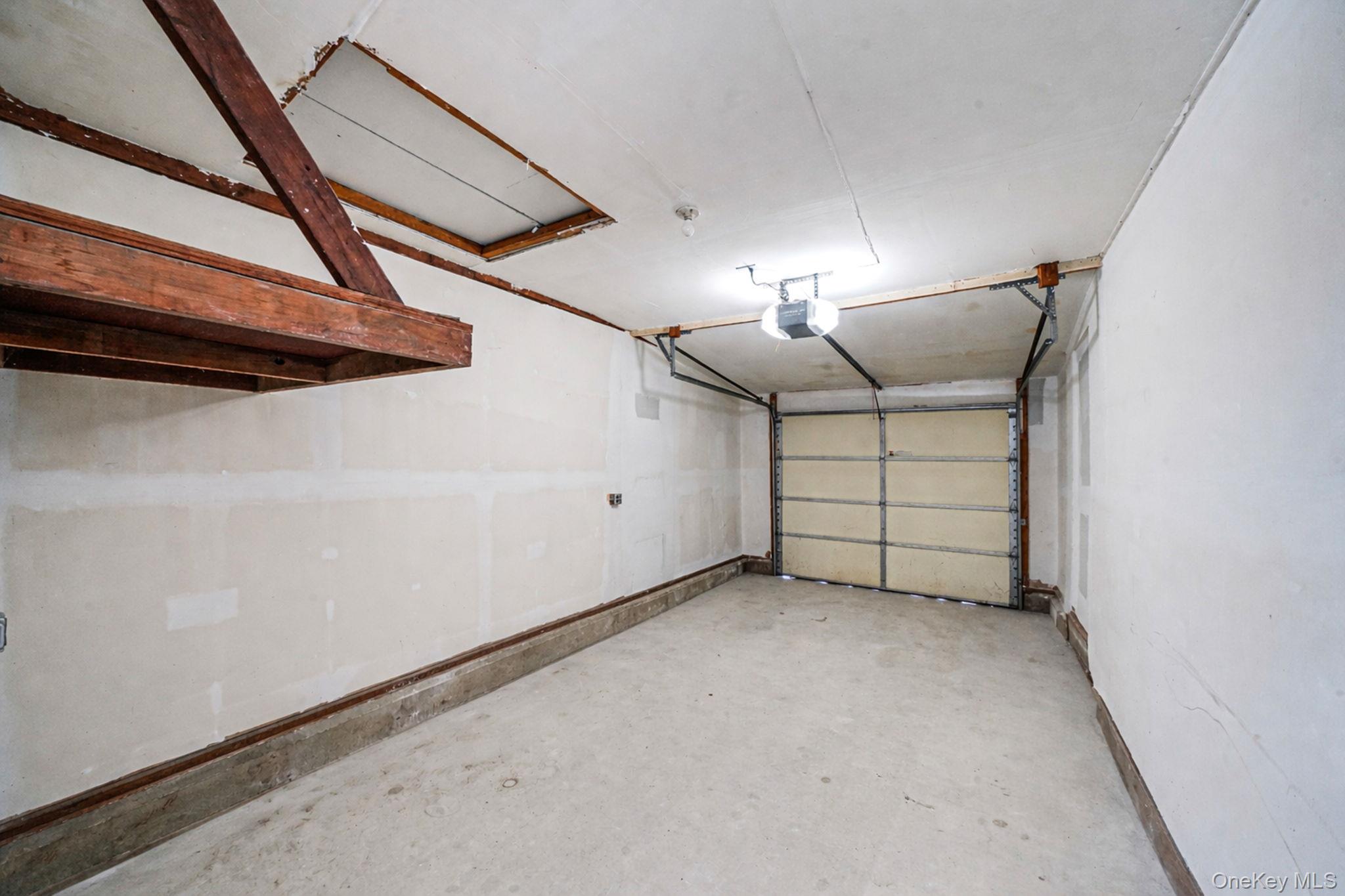 #17 photo, 30 Jean Drive, Саффолк ‖ North Babylon , NY 11703