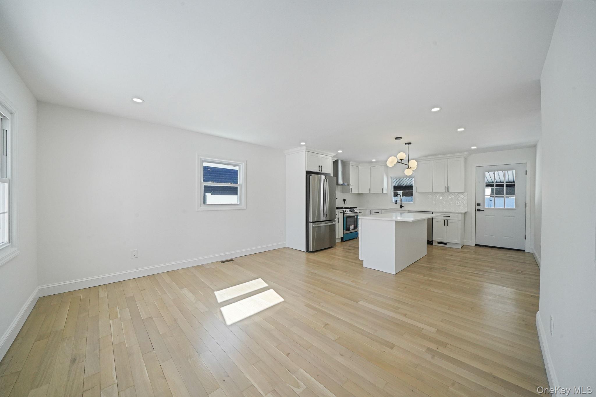 #2 photo, 30 Jean Drive, Саффолк ‖ North Babylon , NY 11703