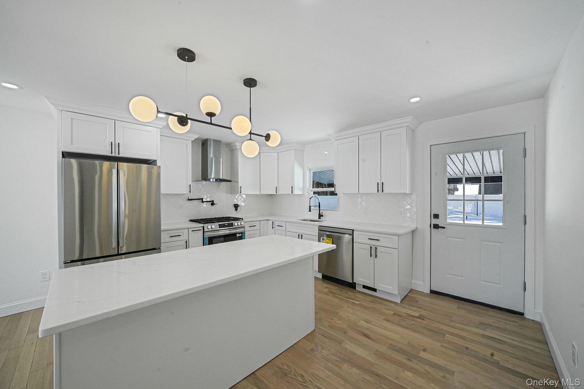 #3 photo, 30 Jean Drive, Саффолк ‖ North Babylon , NY 11703