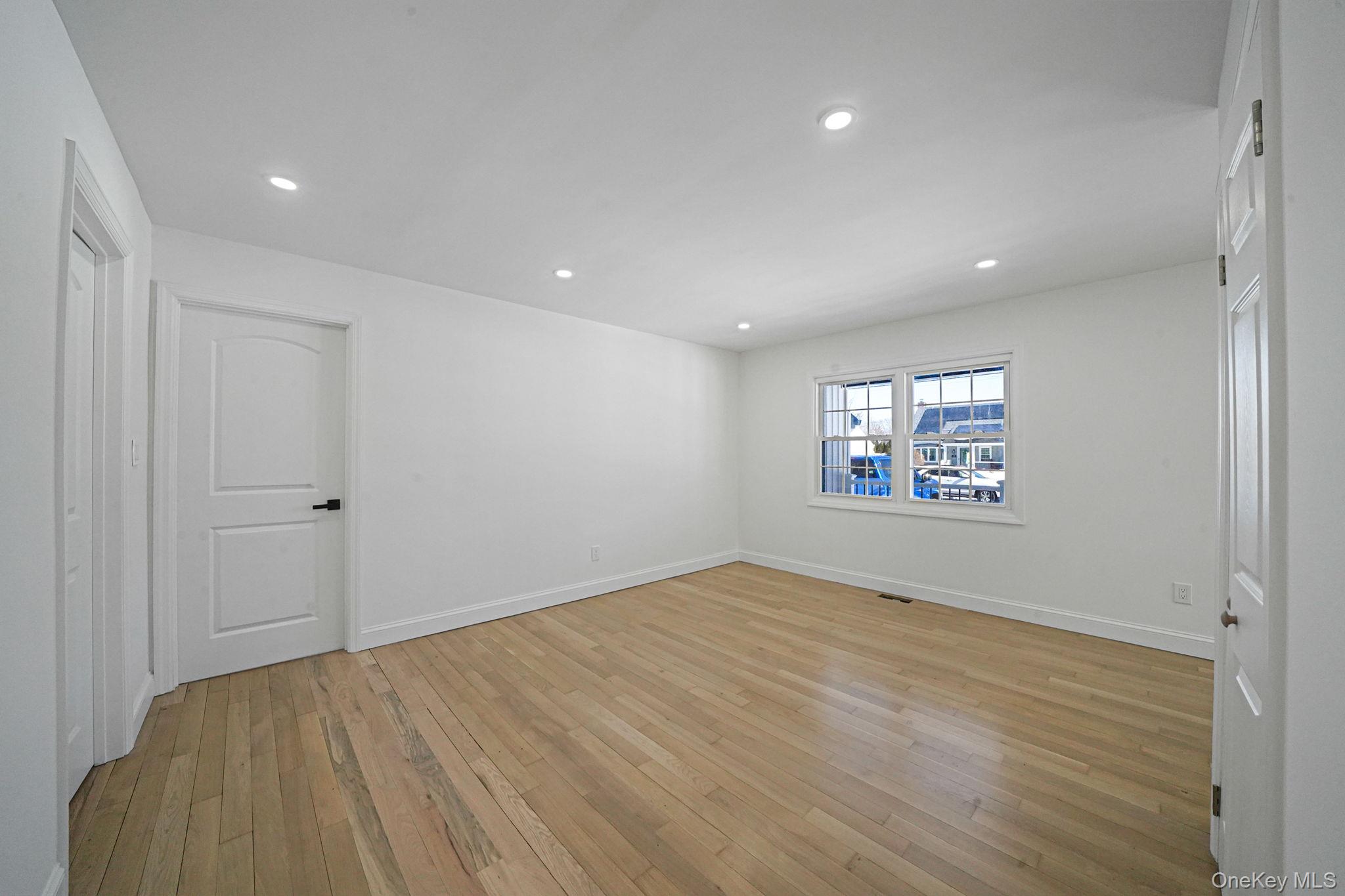 #5 photo, 30 Jean Drive, Саффолк ‖ North Babylon , NY 11703