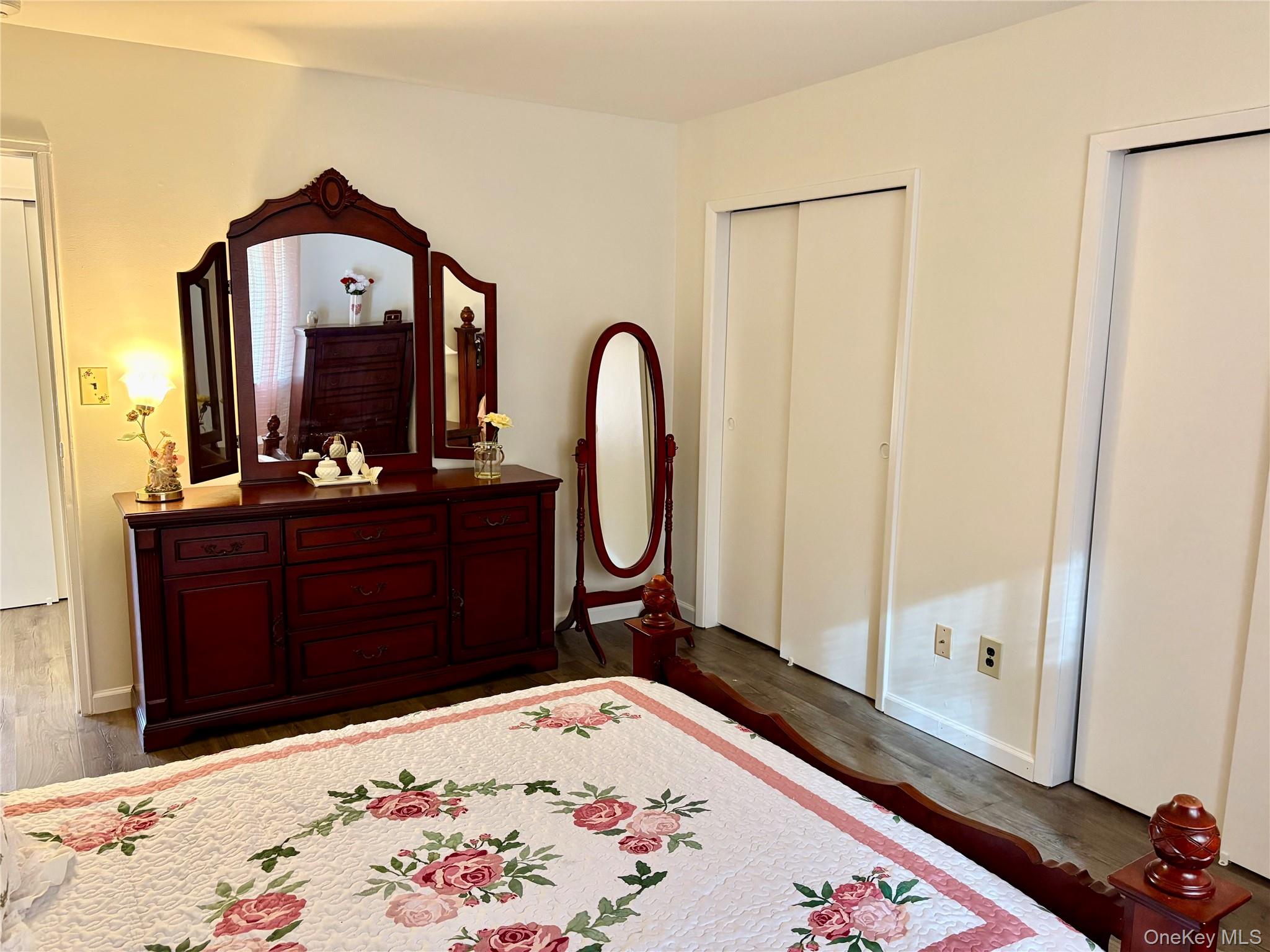 #15 photo, 9 Willow Ct, Selden , NY 11784