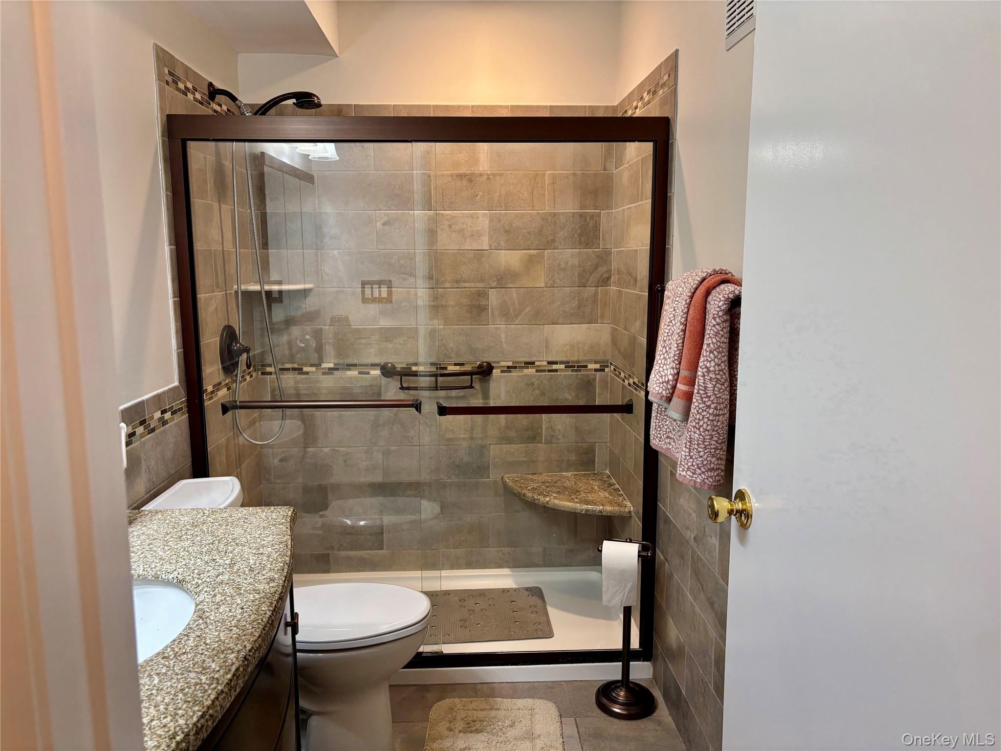 #16 photo, 9 Willow Ct, Selden , NY 11784