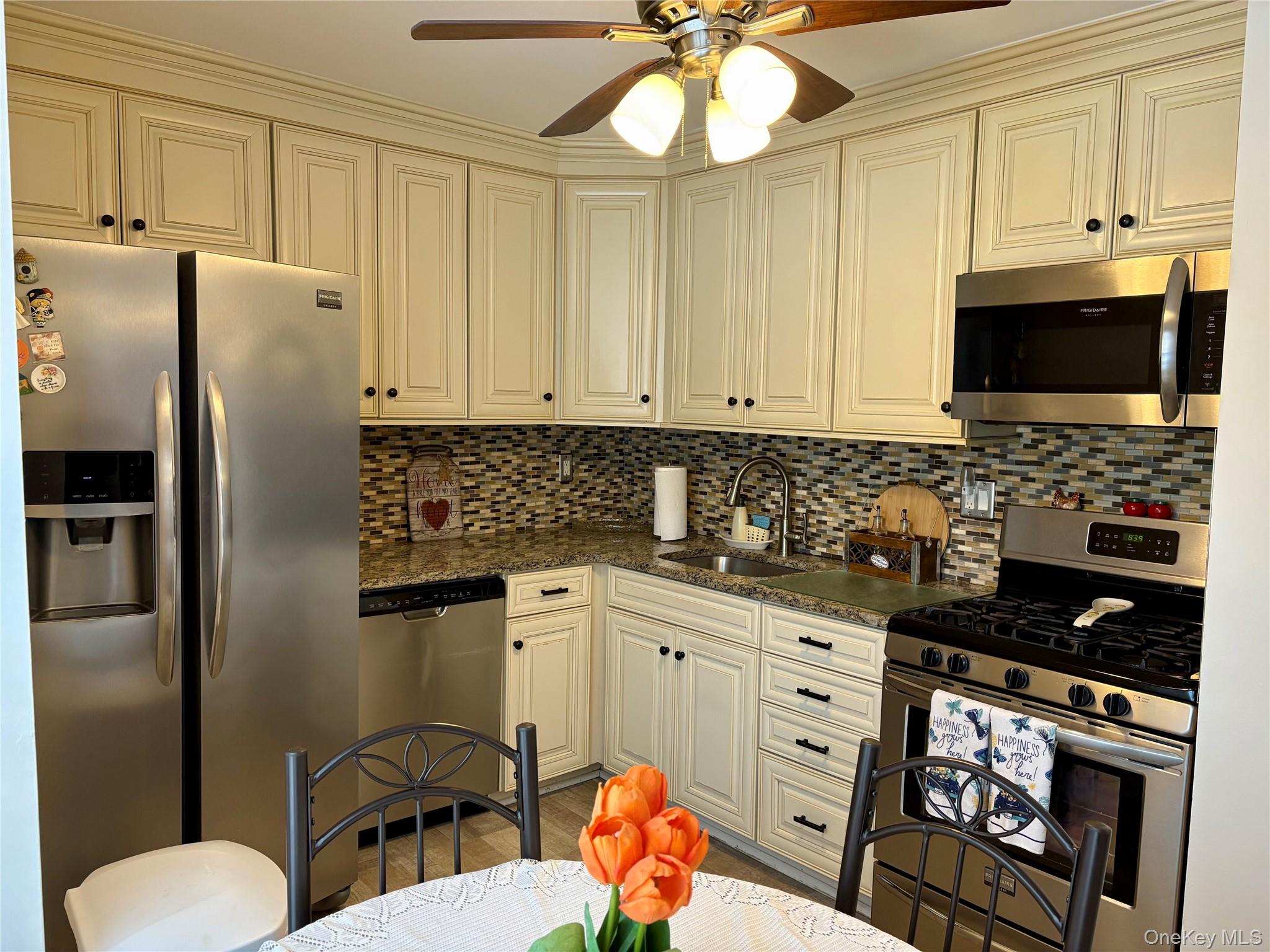 #2 photo, 9 Willow Ct, Selden , NY 11784