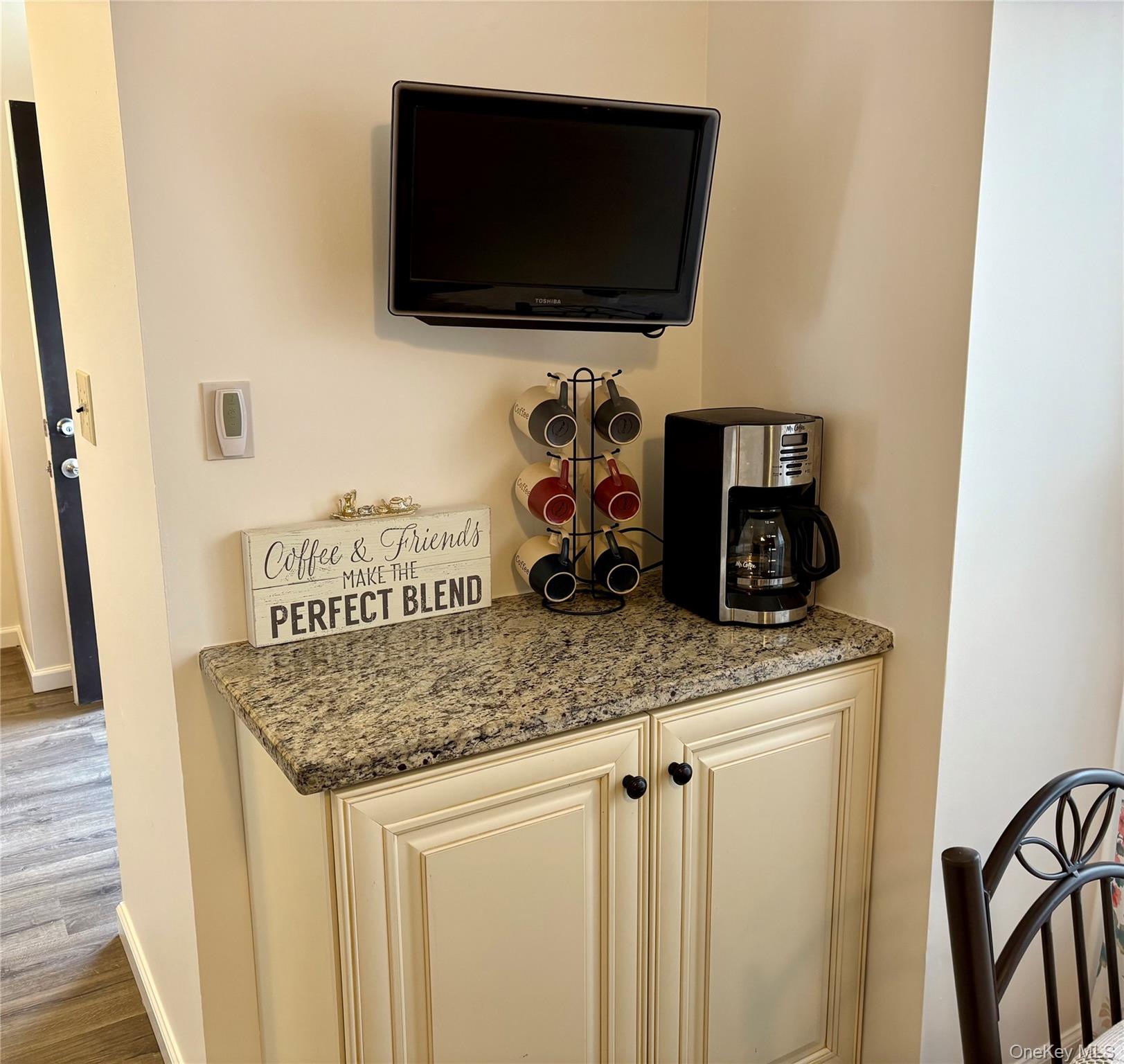 #7 photo, 9 Willow Ct, Selden , NY 11784