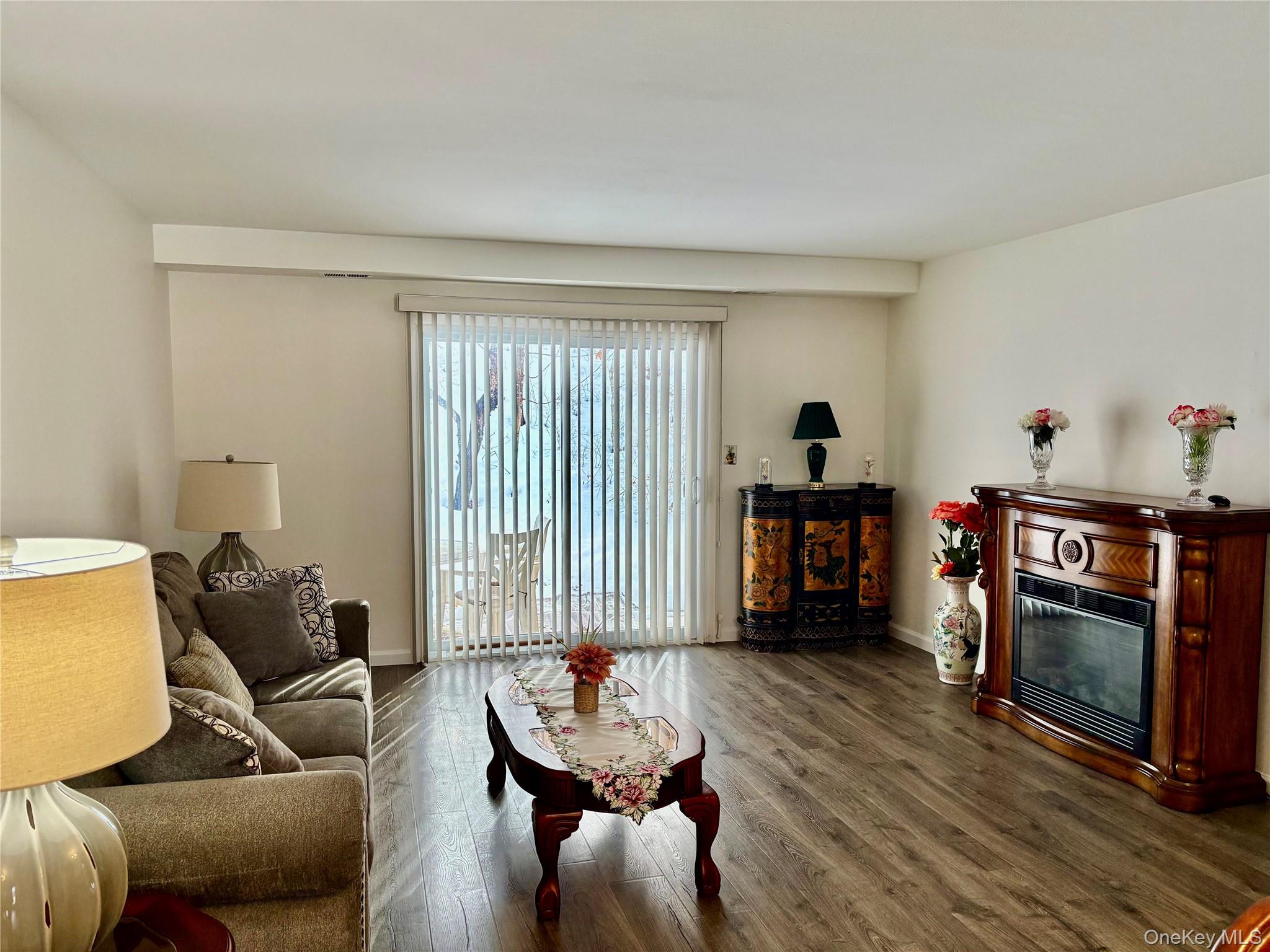 #8 photo, 9 Willow Ct, Selden , NY 11784