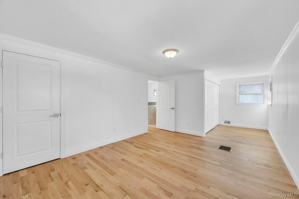 #15 photo, 627 10th Avenue, 롱 아일랜드 New Hyde Park , NY 11040