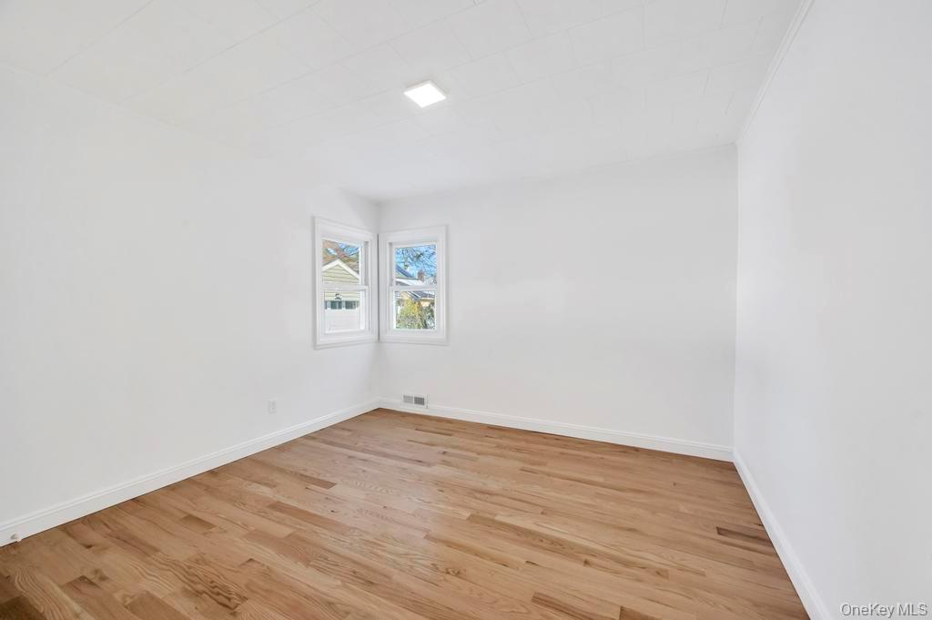 #16 photo, 627 10th Avenue, 롱 아일랜드 New Hyde Park , NY 11040