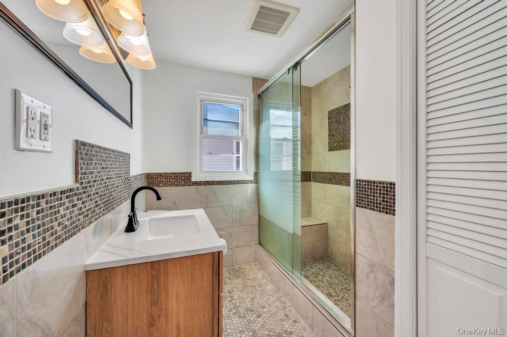 #20 photo, 627 10th Avenue, 롱 아일랜드 New Hyde Park , NY 11040