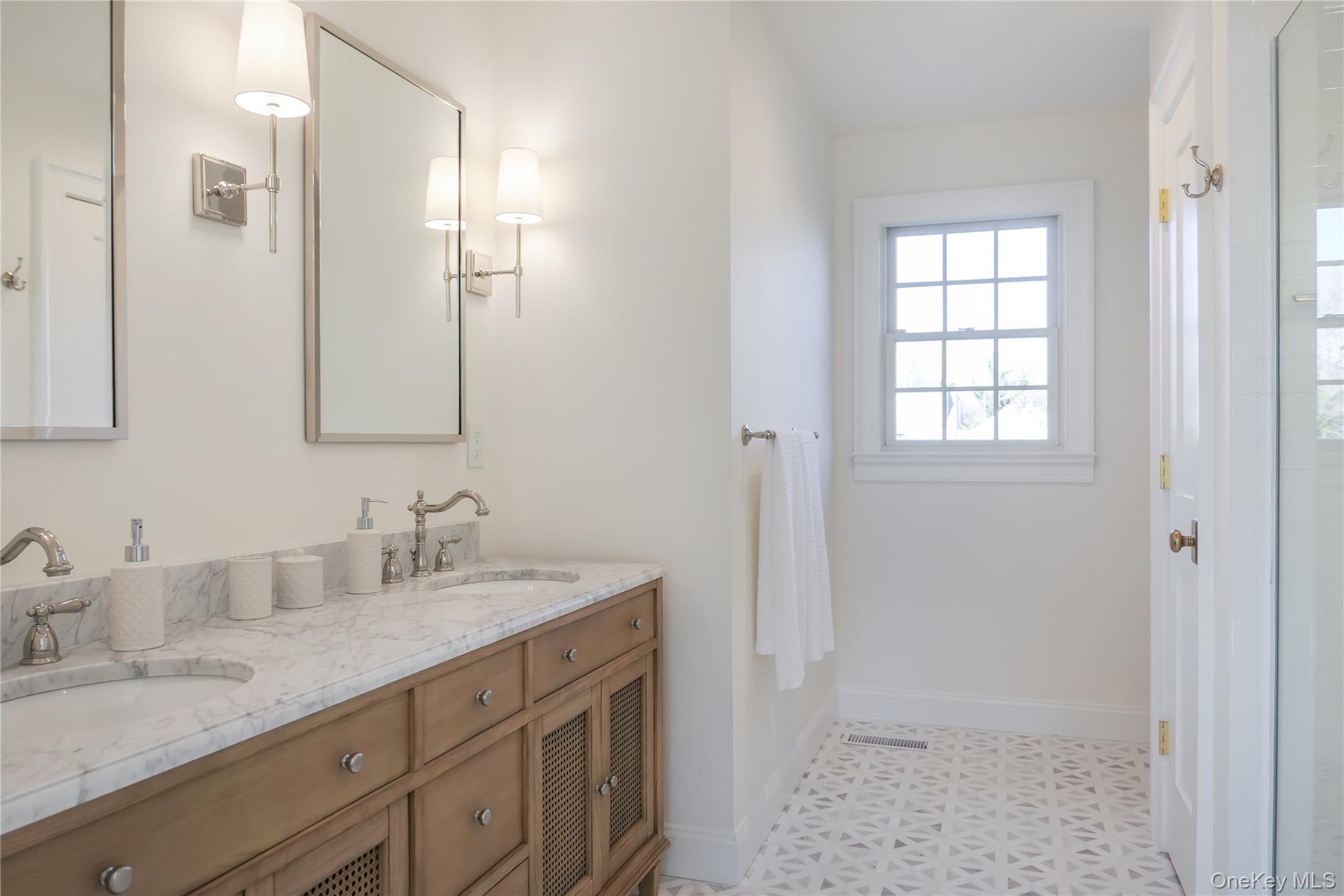 #10 photo, 11 1st Street, 롱 아일랜드 Bellport Village , NY 11713